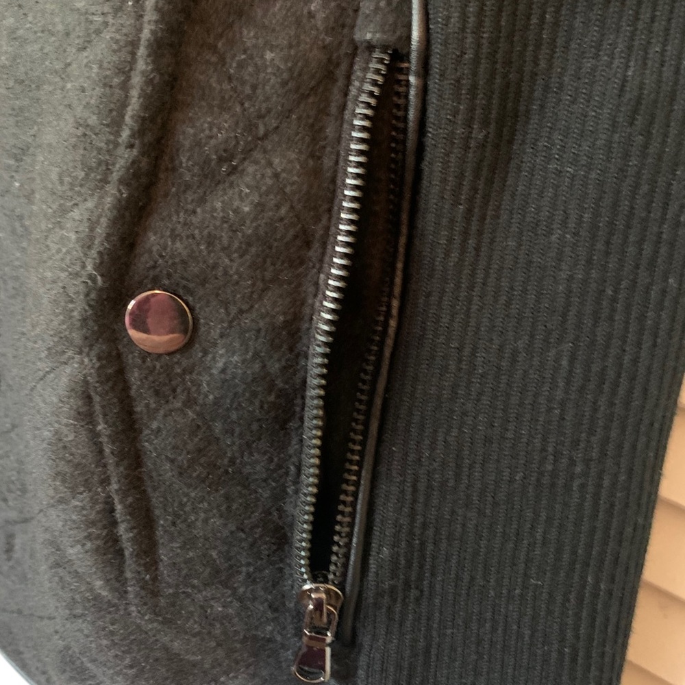 Vest - Picture 7 of 10